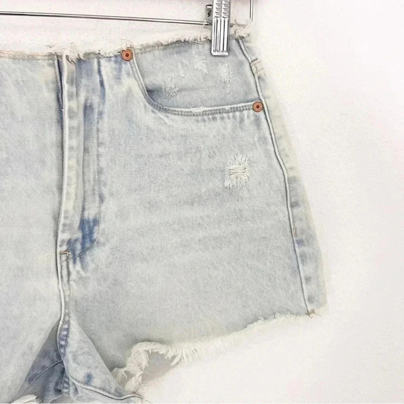 Blank NYC Light Wash The Barrow Vintage High Rise Jean Shorts, Size 27 - Picture 5 of 10